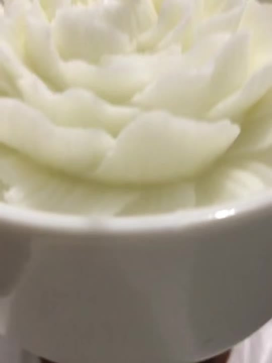 Luxurious Flower-Shaped Gardenia Candle