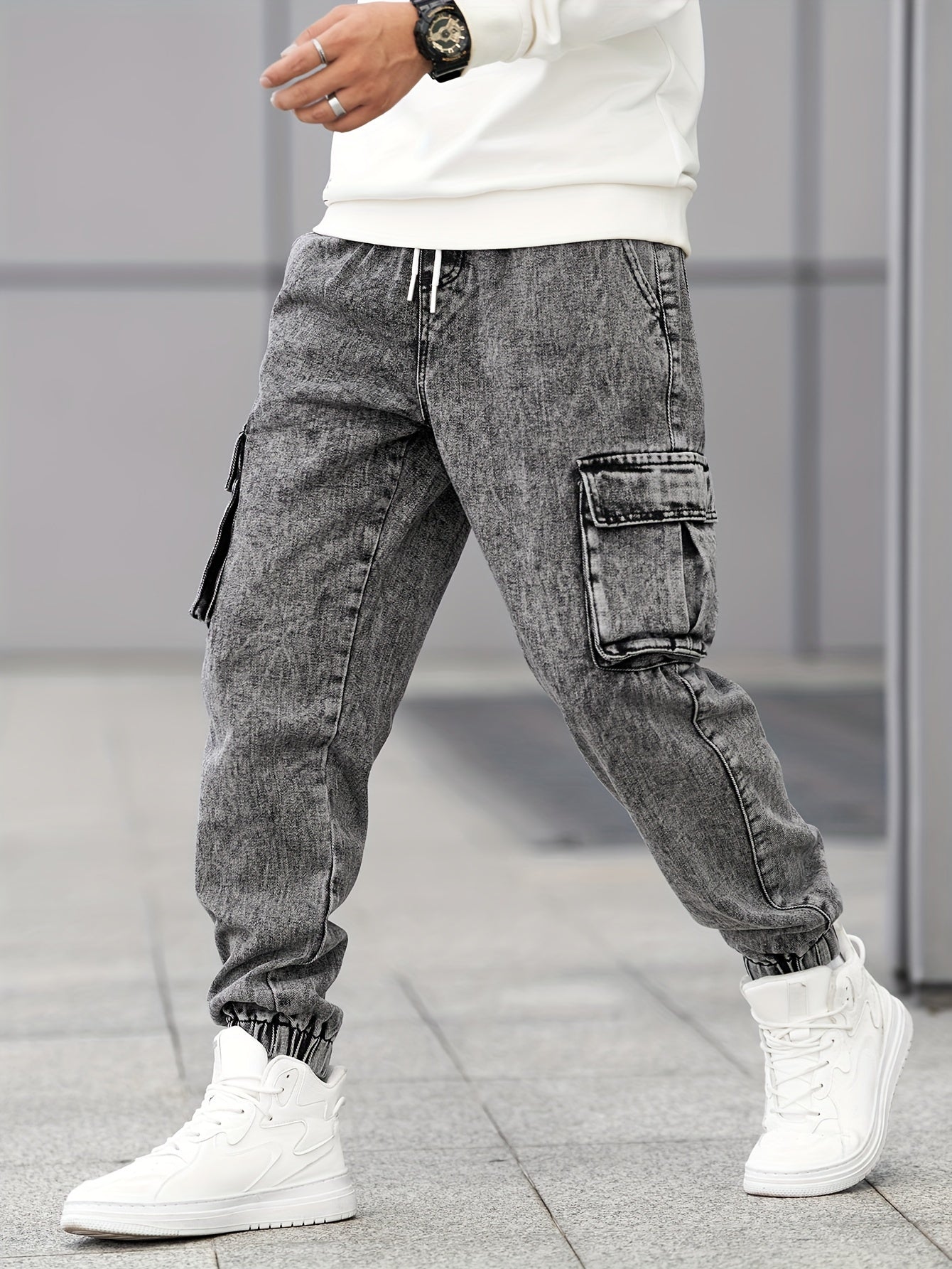 Men's Relaxed Fit Tapered Jeans