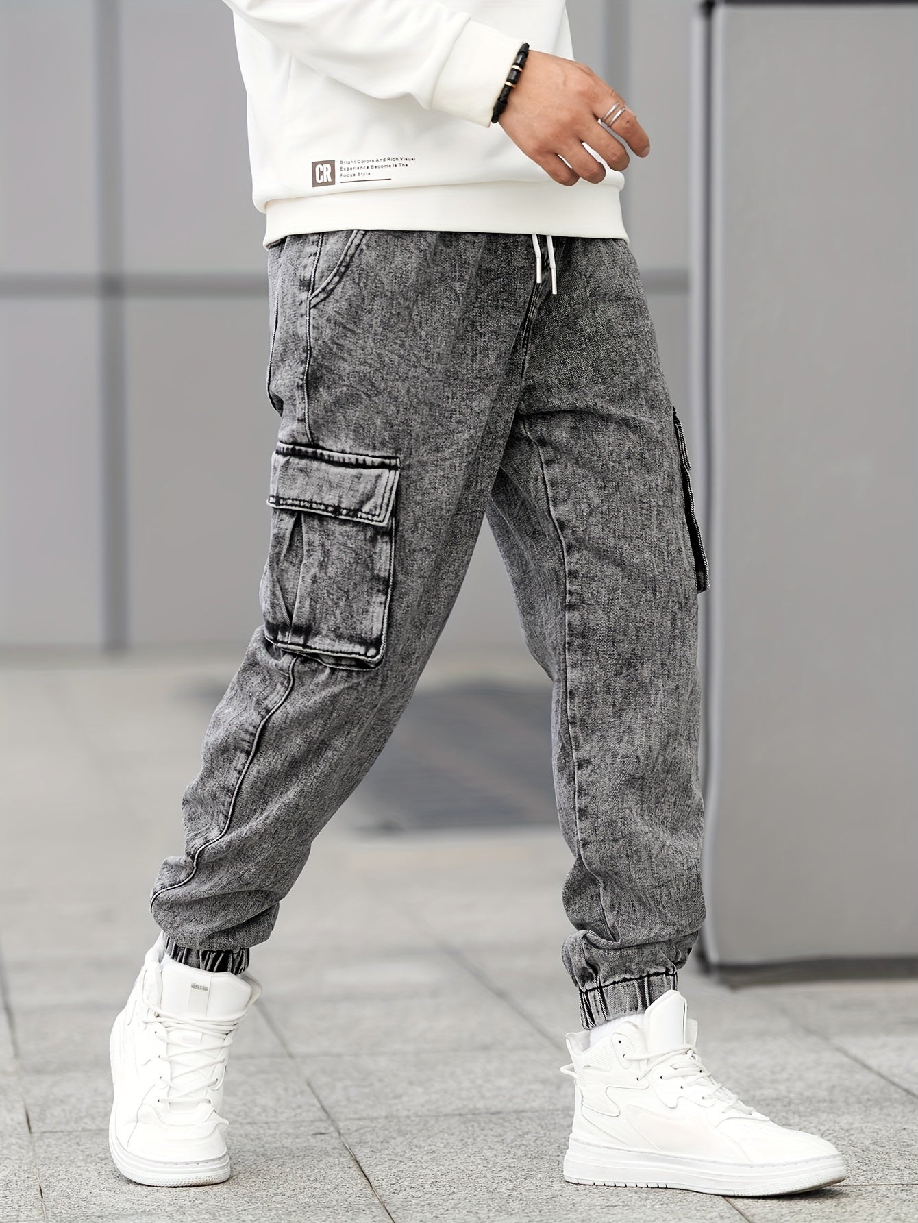 Men's Relaxed Fit Tapered Jeans