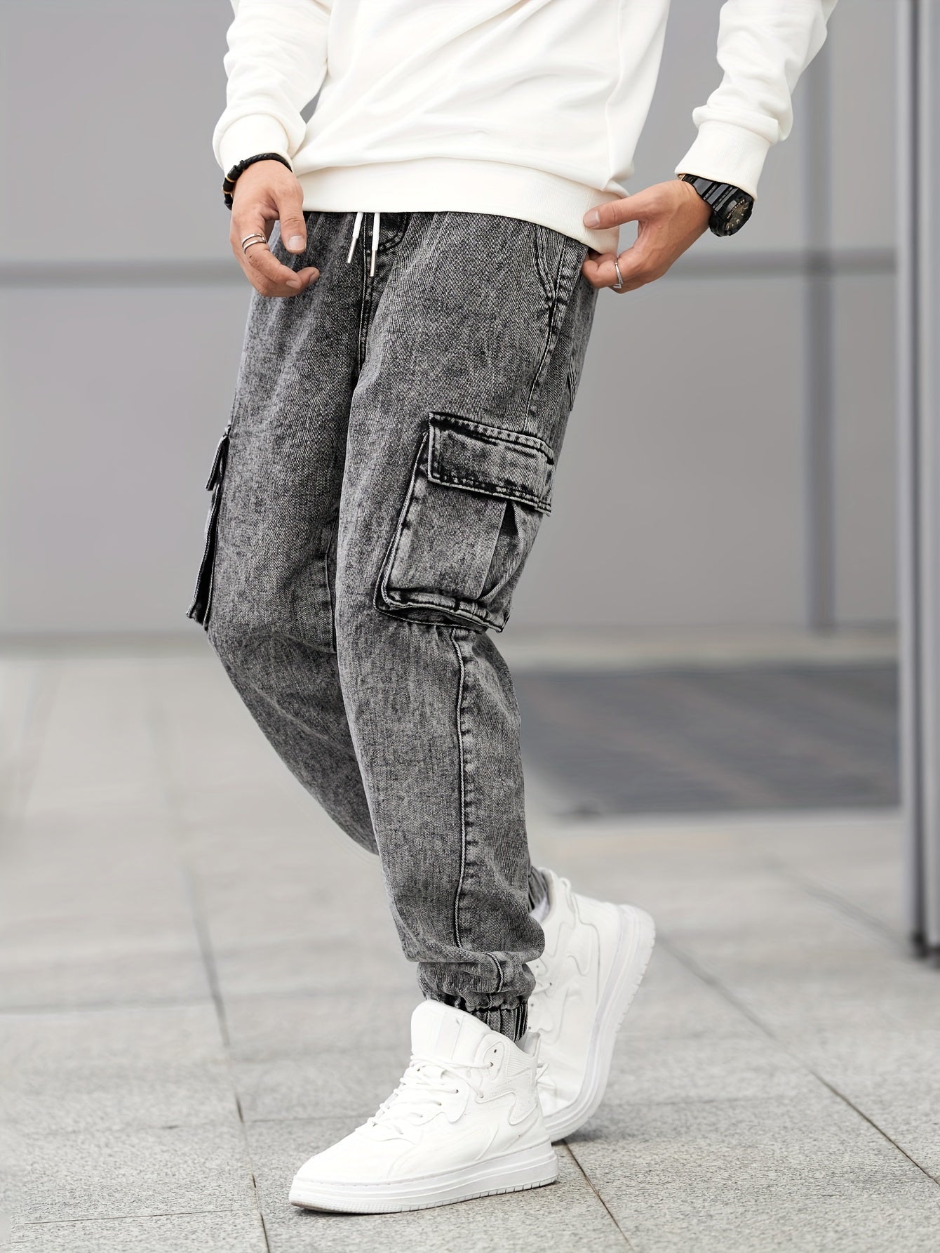 Men's Relaxed Fit Tapered Jeans