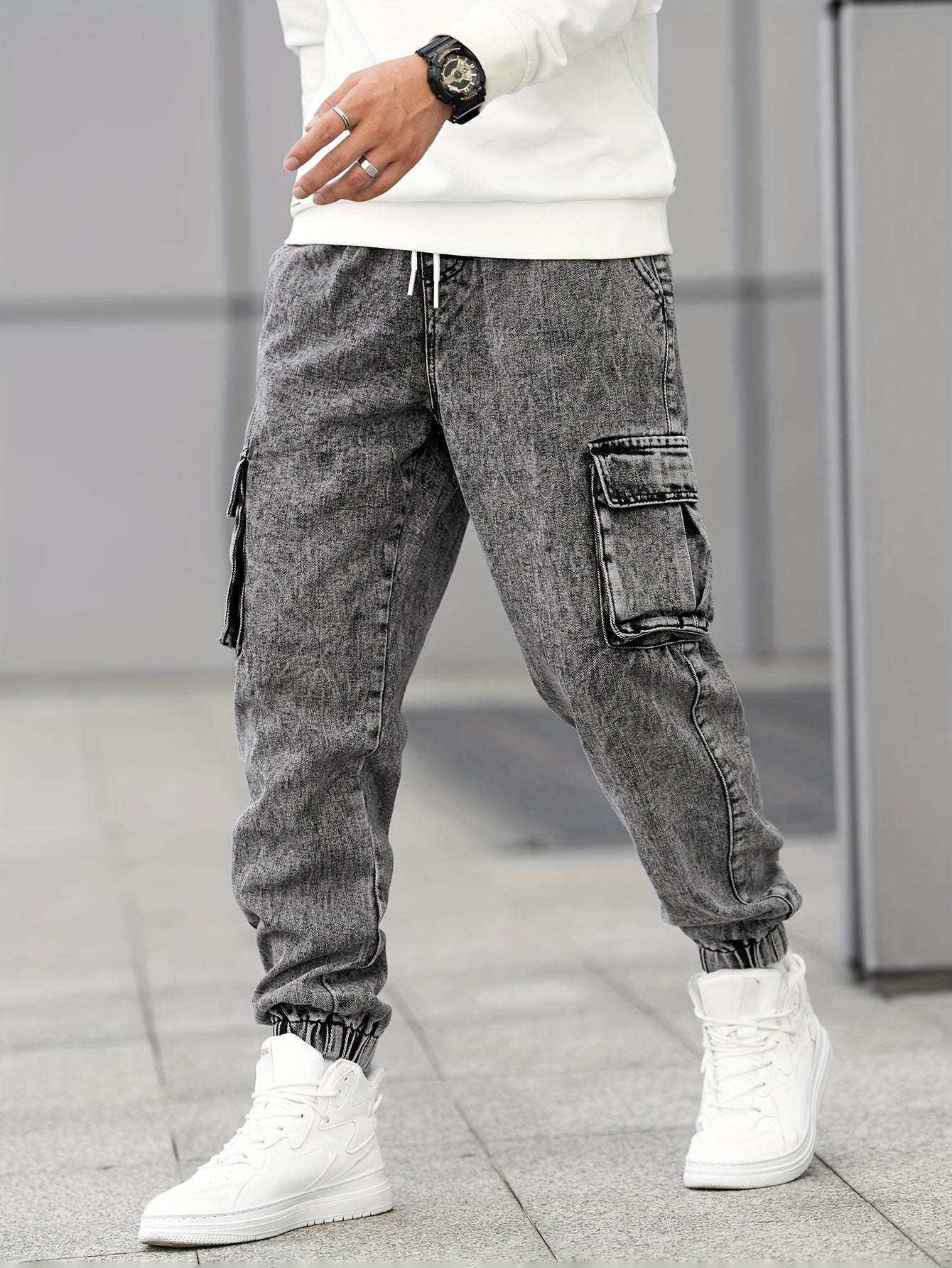 Men's Relaxed Fit Tapered Jeans