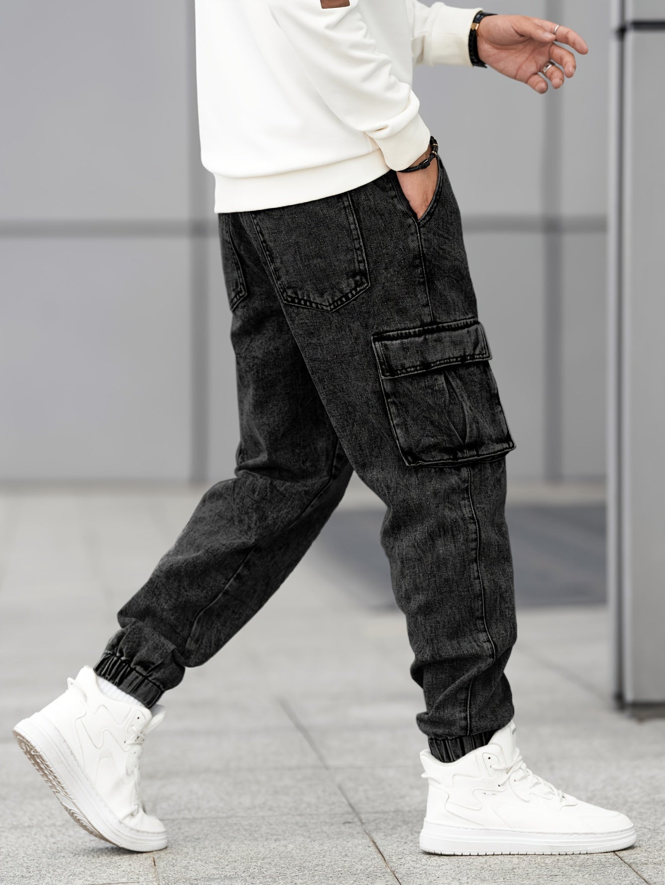 Men's Relaxed Fit Tapered Jeans