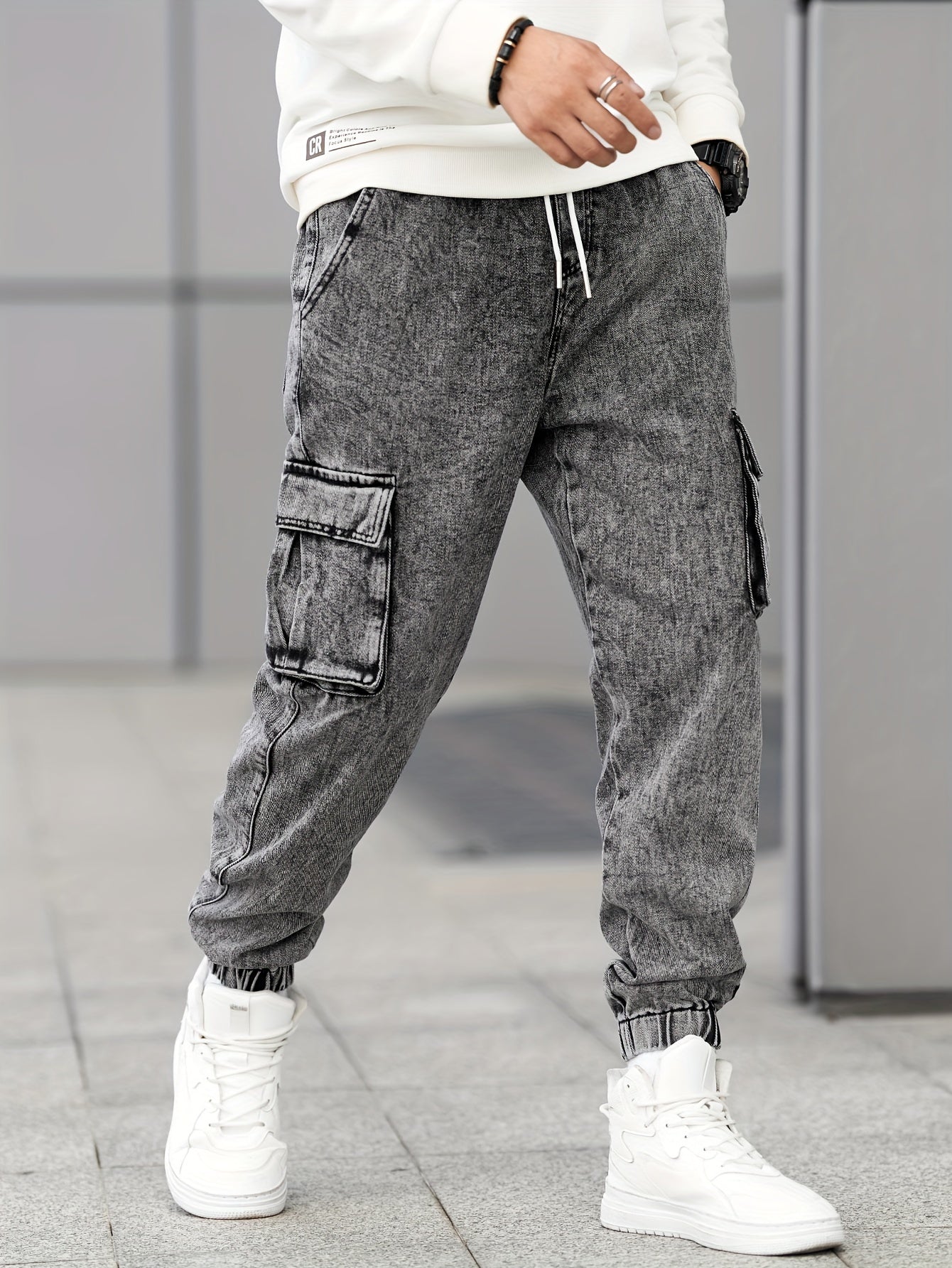 Men's Relaxed Fit Tapered Jeans