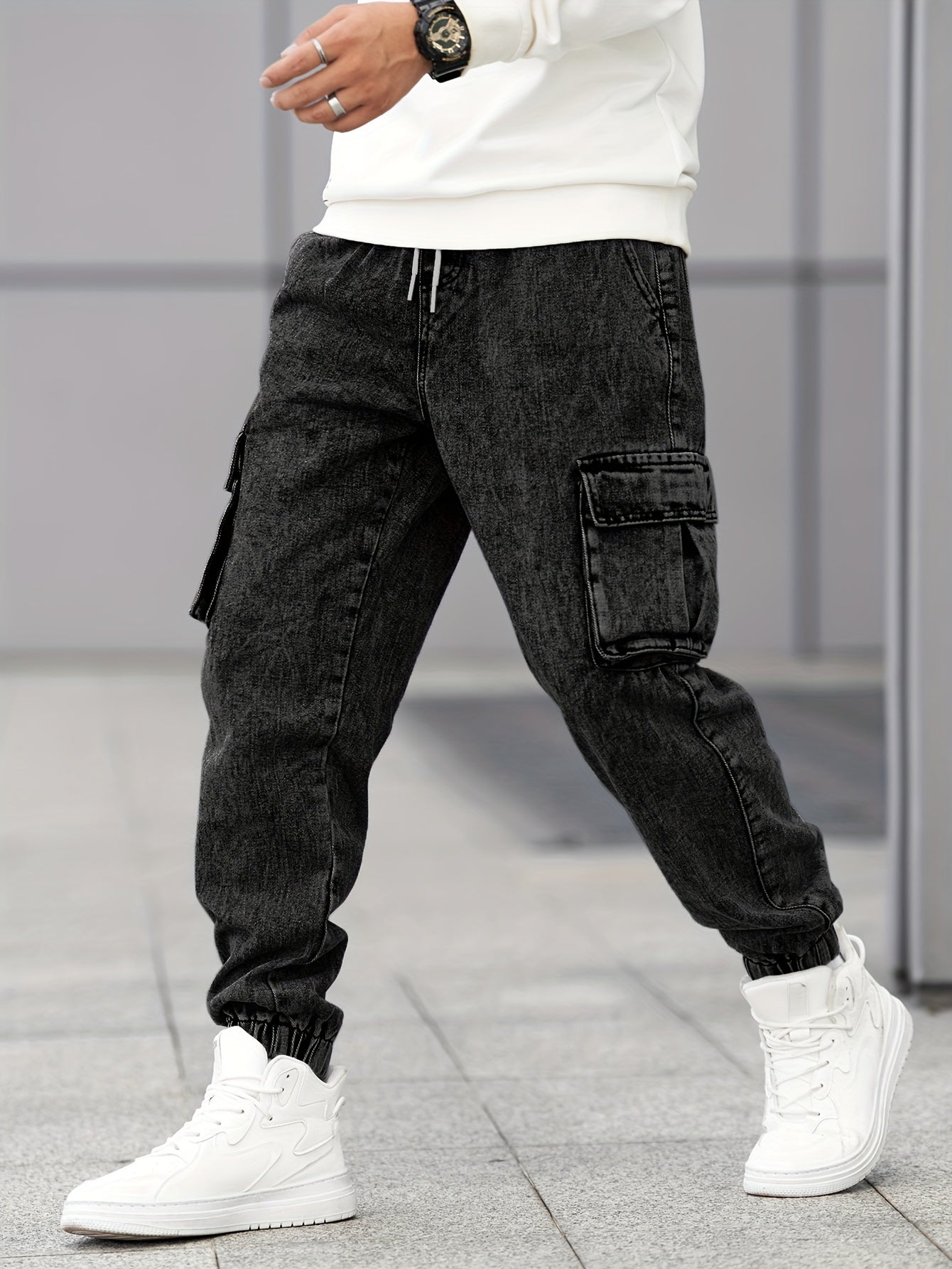 Men's Relaxed Fit Tapered Jeans