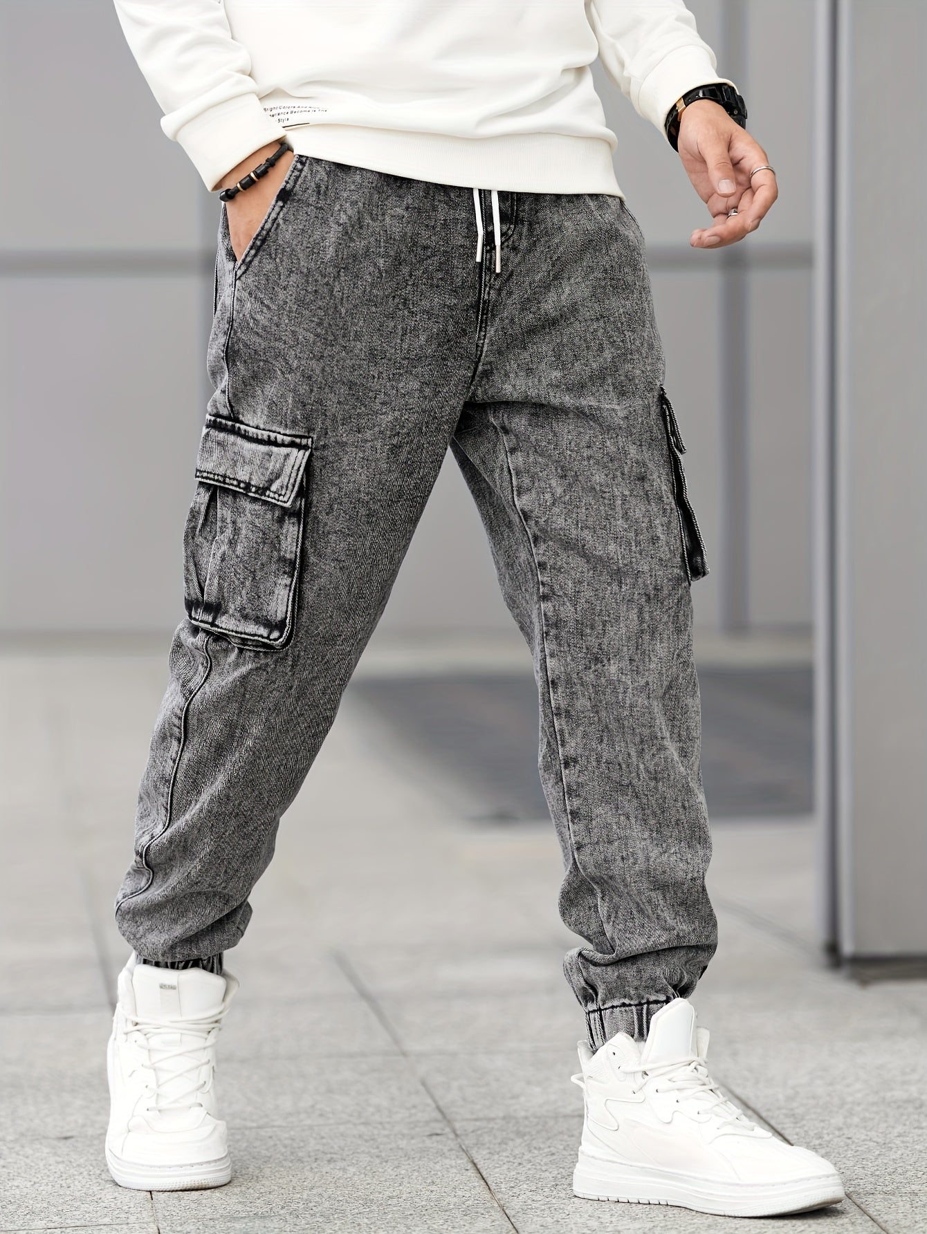 Men's Relaxed Fit Tapered Jeans