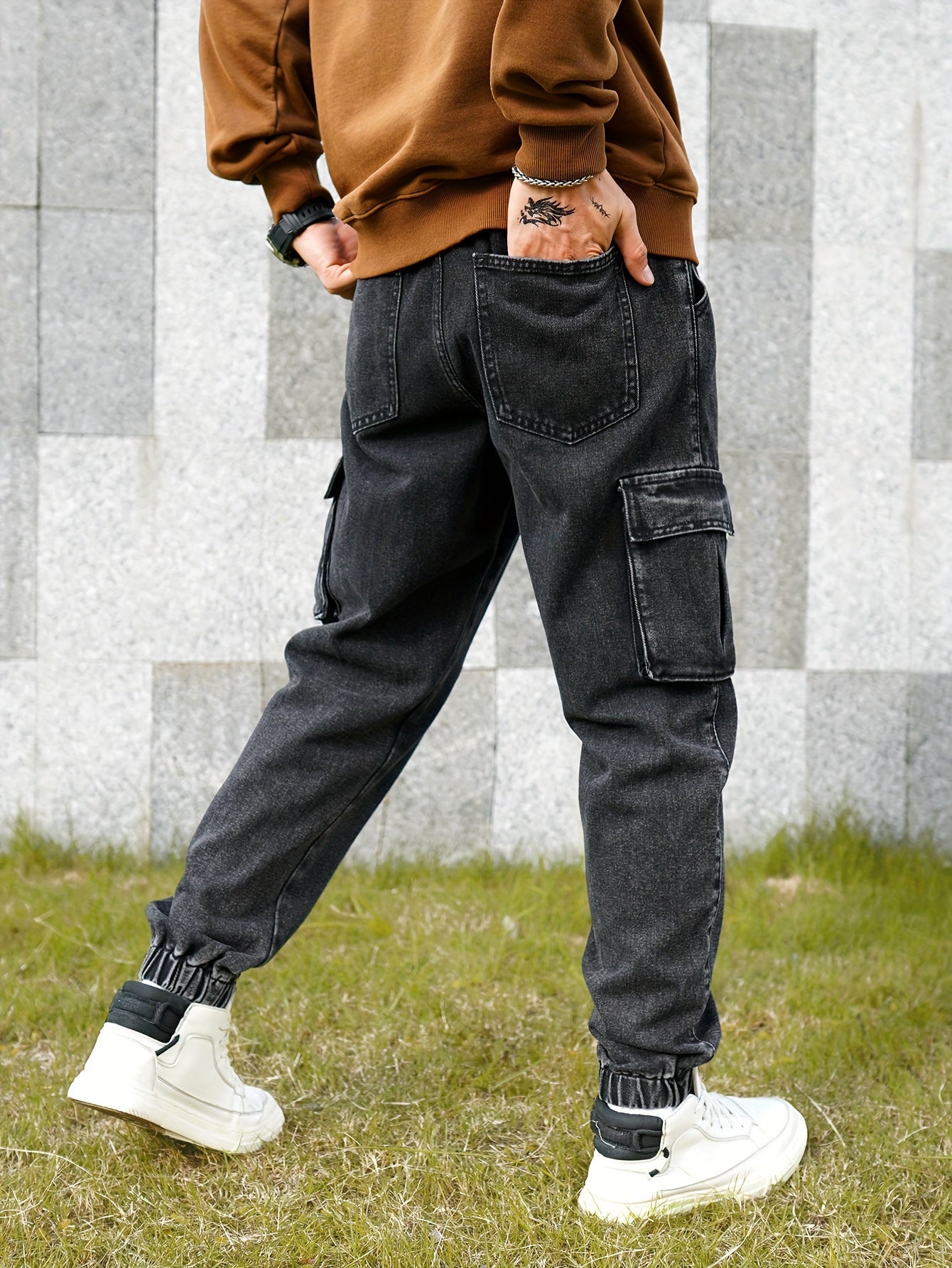 Men's Relaxed Fit Tapered Jeans