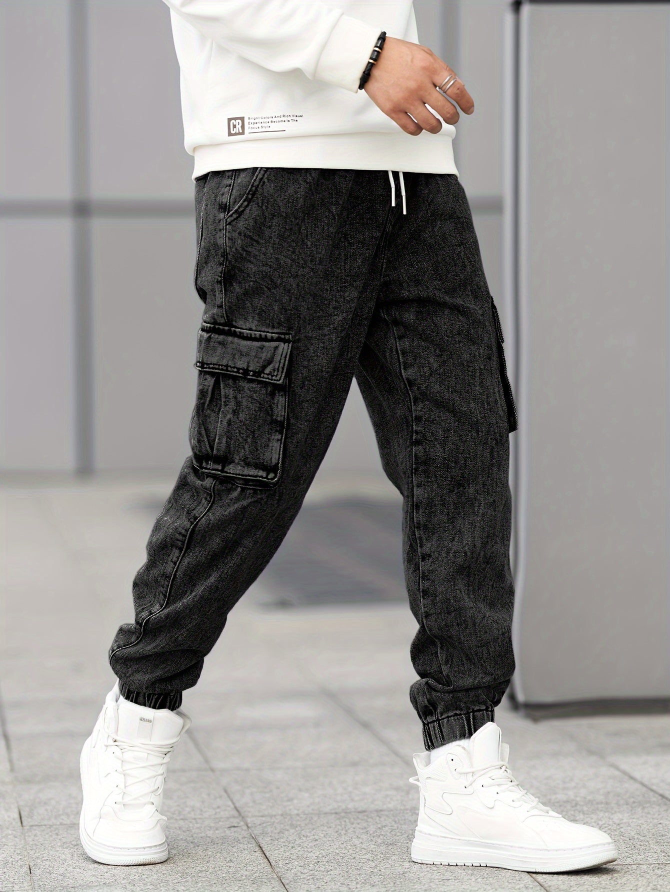 Men's Relaxed Fit Tapered Jeans
