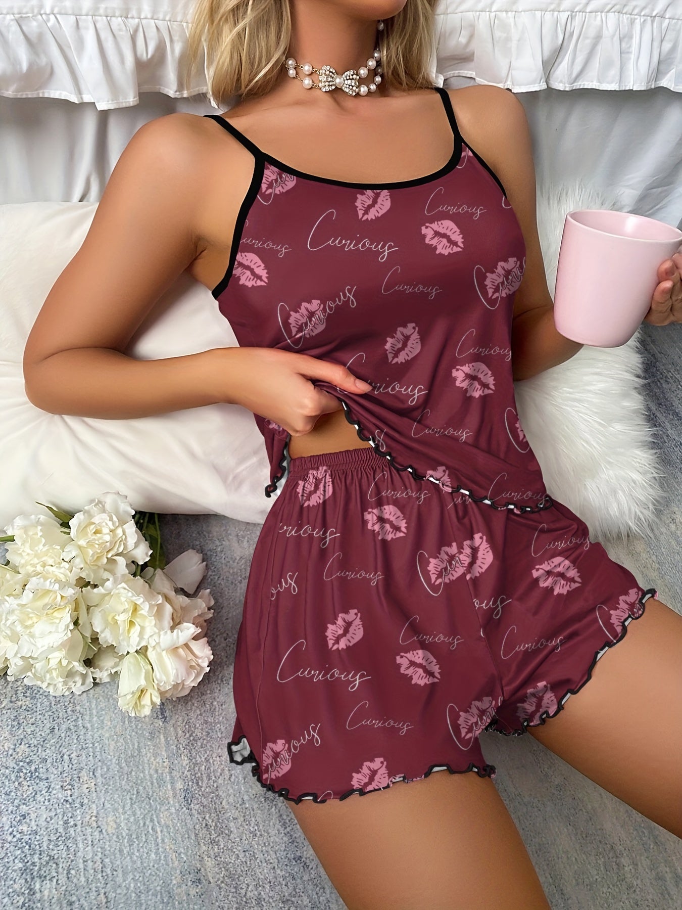 Red Lip Print Pajama Set, Scoop Neck Cami Top & Elastic Waistband Shorts