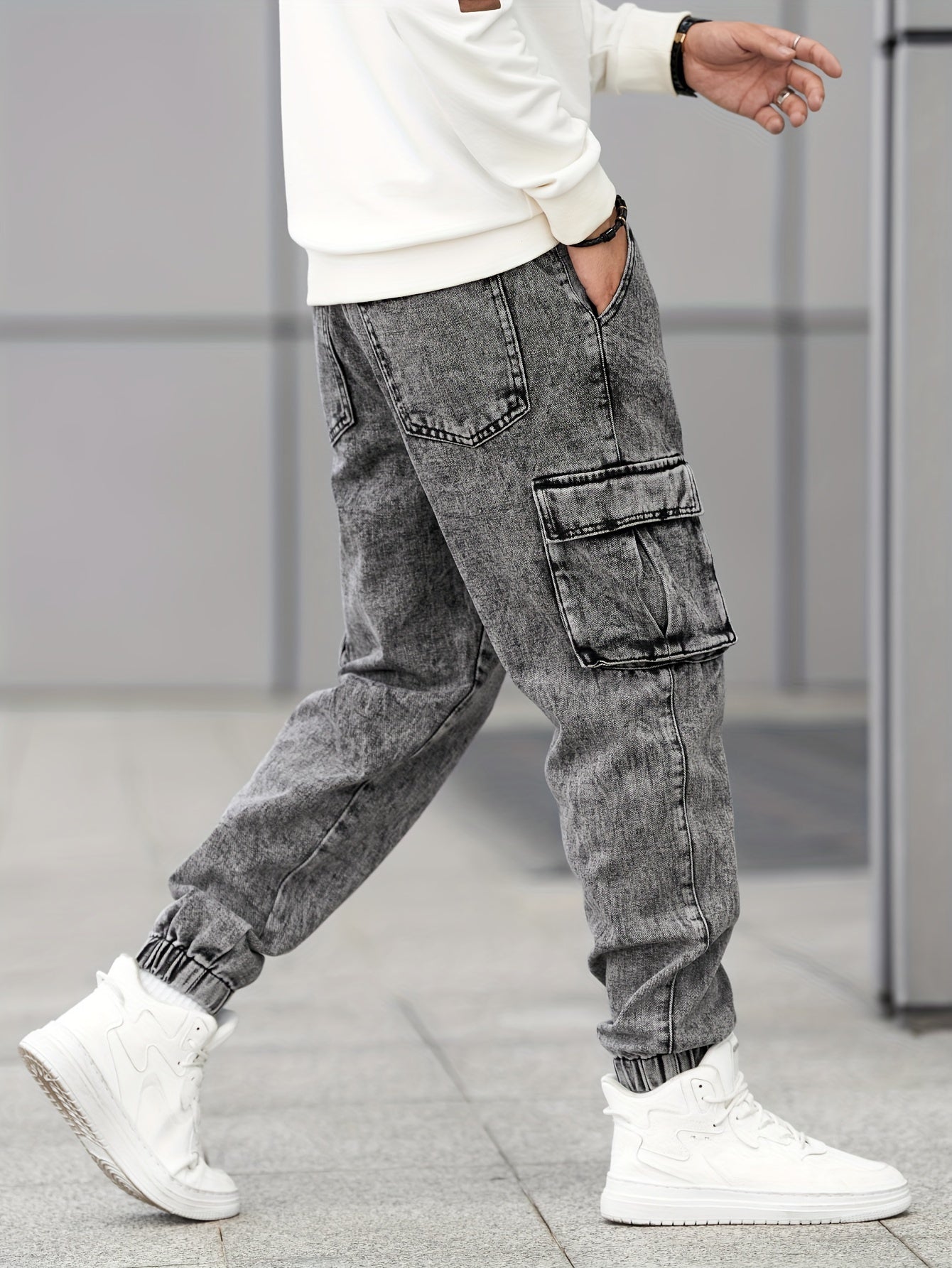 Men's Relaxed Fit Tapered Jeans