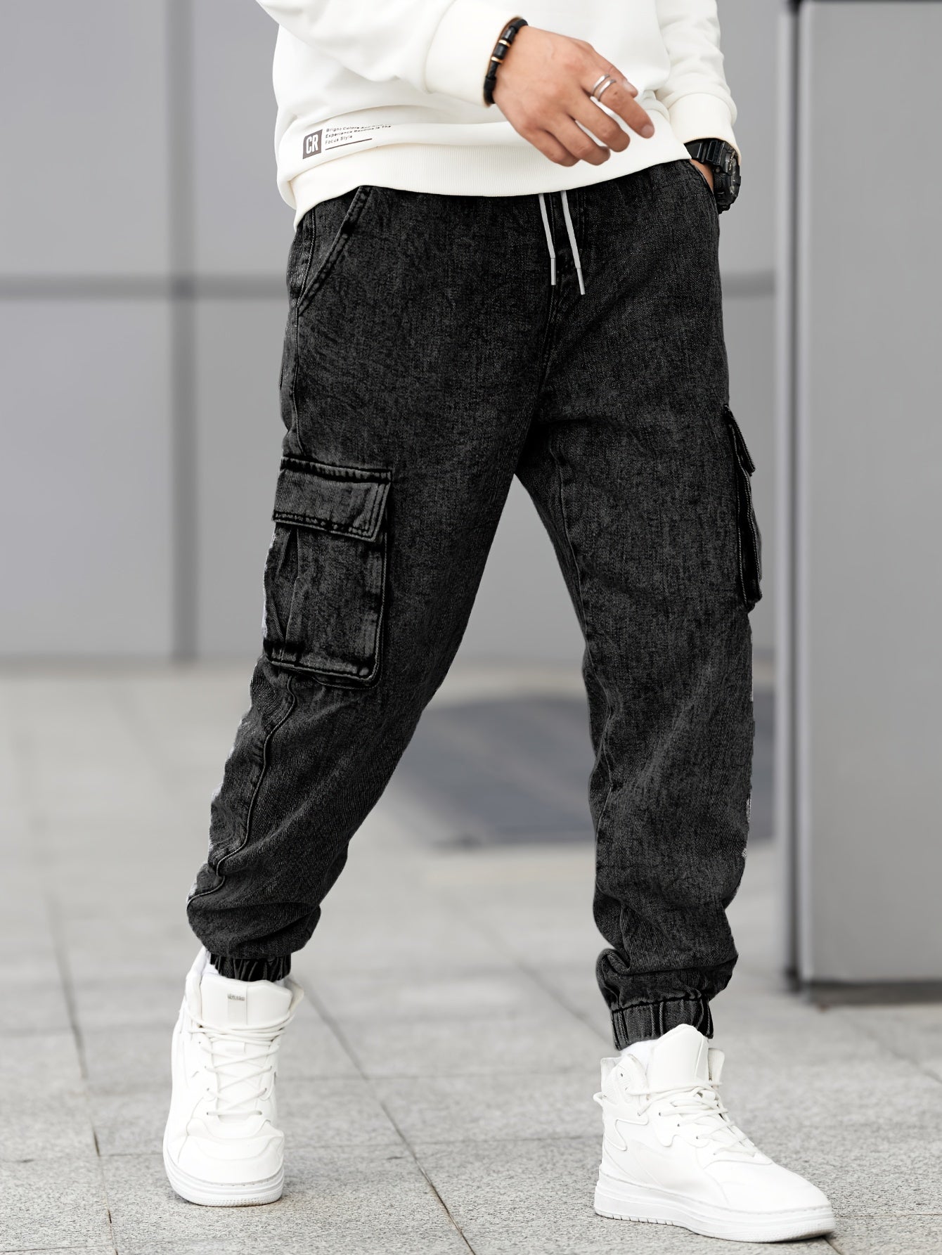 Men's Relaxed Fit Tapered Jeans