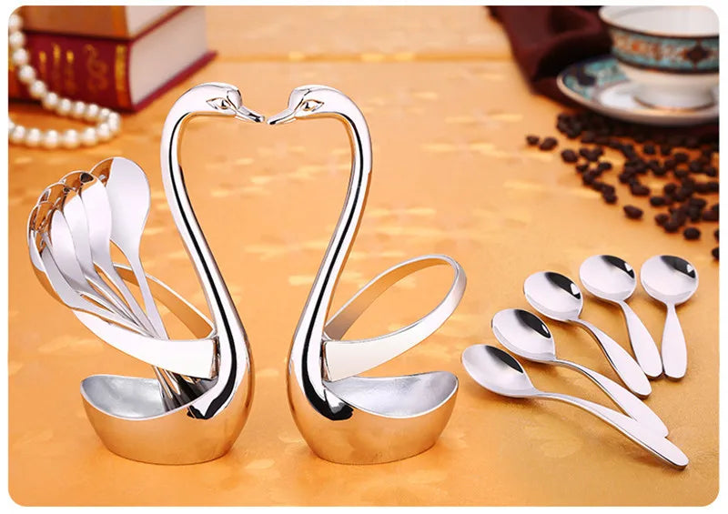 Portable fork and spoon cutlery set