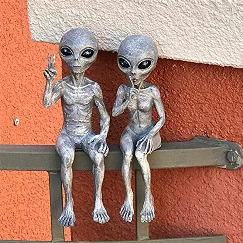 Funny Resin Alien Statue Outdoor Garden Decoration UFO