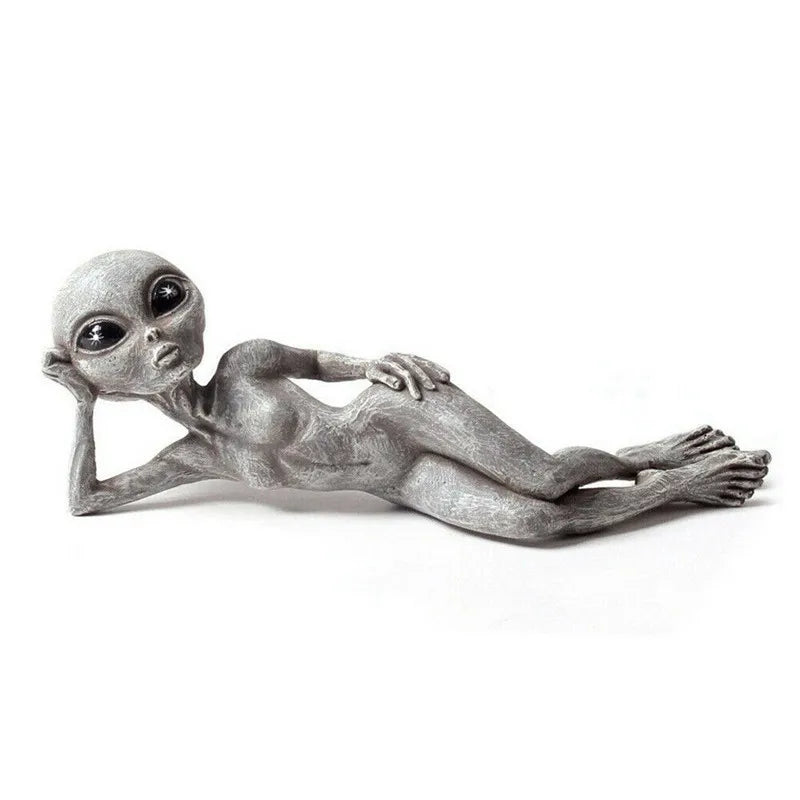 Funny Resin Alien Statue Outdoor Garden Decoration UFO