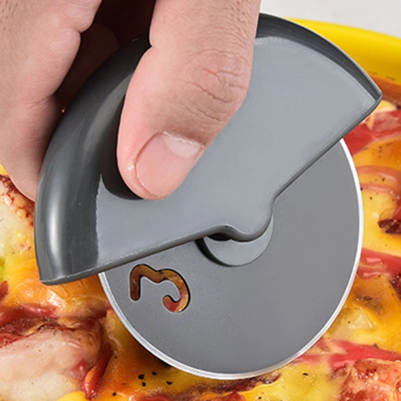 Round Wheel Cutting Knife for Pizza with Lid Roulette Roller