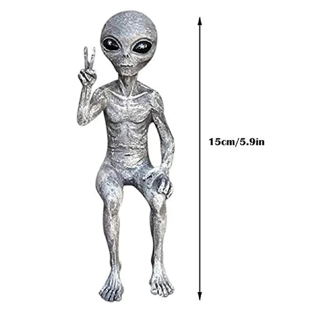 Funny Resin Alien Statue Outdoor Garden Decoration UFO